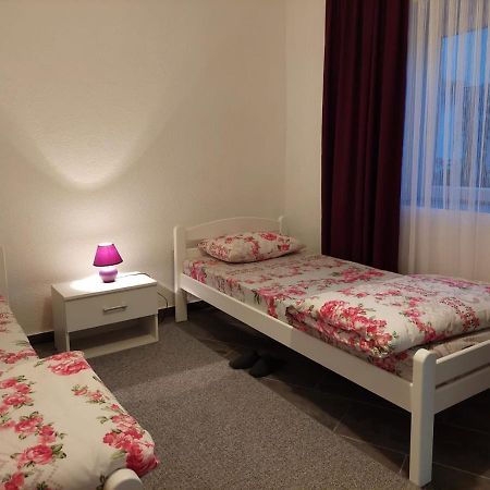 Apartman Amela Kulen Vakuf Bagian luar foto