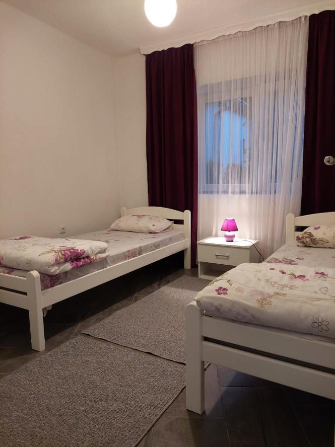 Apartman Amela Kulen Vakuf Bagian luar foto