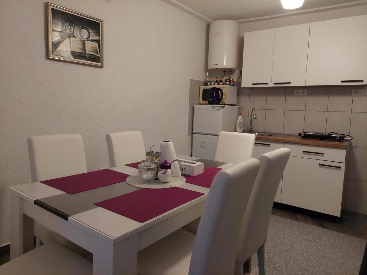 Apartman Amela Kulen Vakuf Bagian luar foto