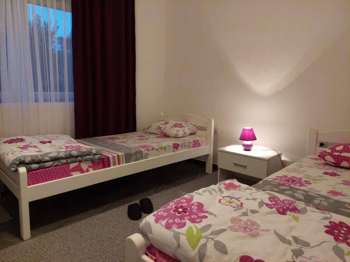 Apartman Amela Kulen Vakuf Bagian luar foto