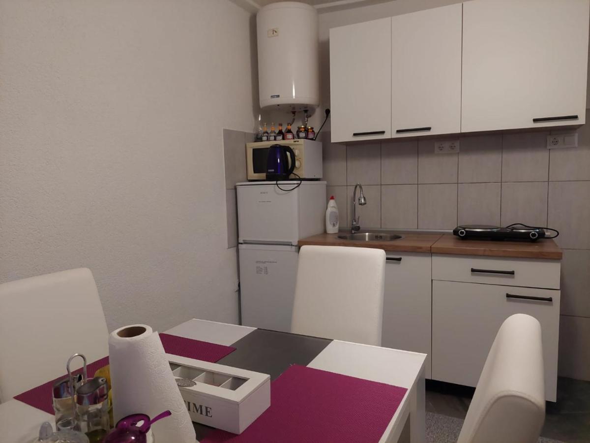 Apartman Amela Kulen Vakuf Bagian luar foto