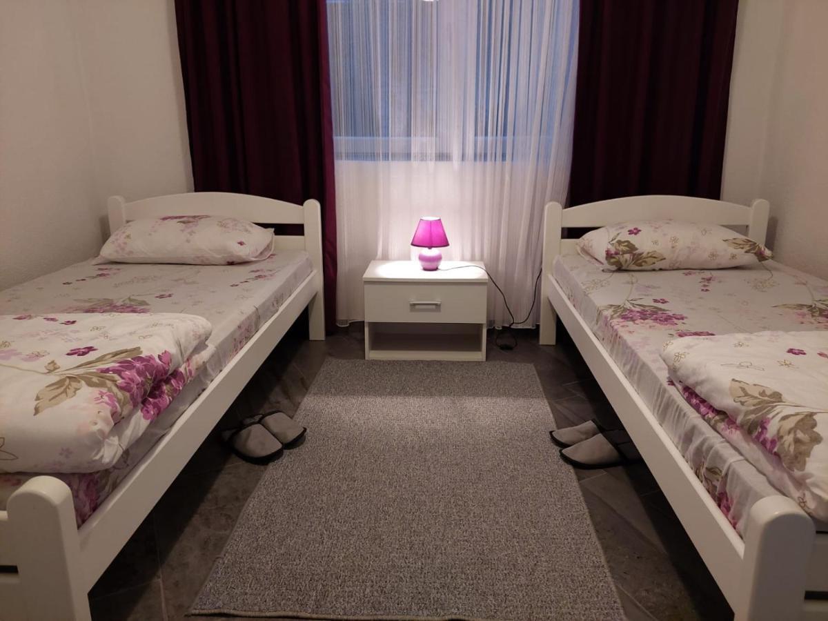 Apartman Amela Kulen Vakuf Bagian luar foto