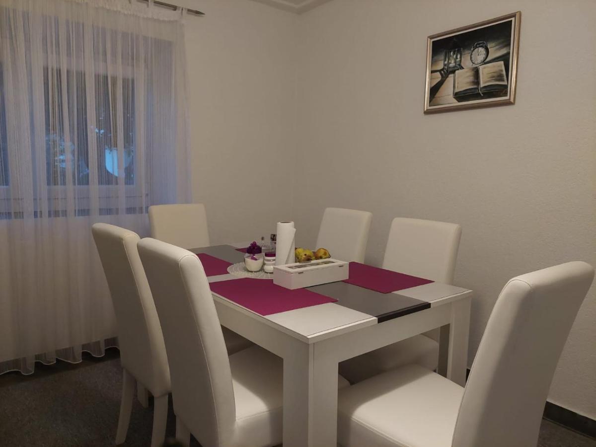 Apartman Amela Kulen Vakuf Bagian luar foto